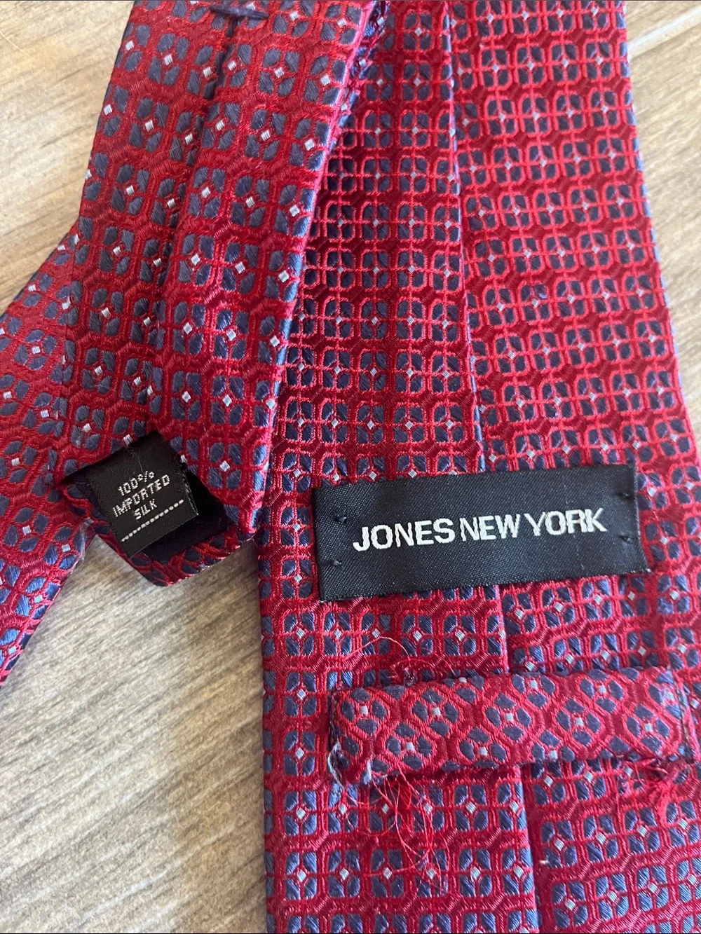 Jones New York Men's Burgundy Micro-Pattern Silk Tie